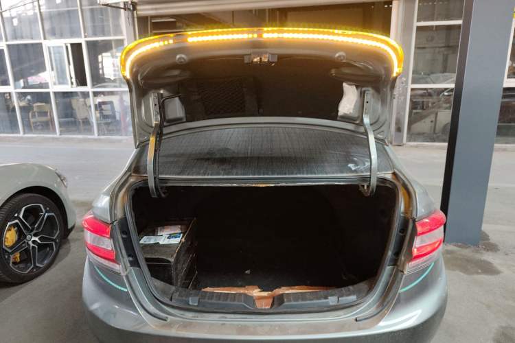 Used Luxgen S3 2016 1.6L Manual Luxury Model with Sunroof Trunk
