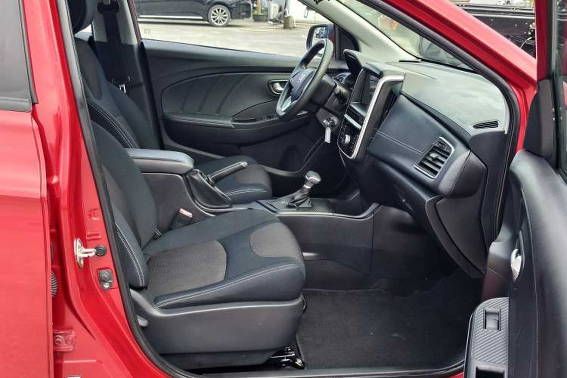 Used Luxgen S3 2016 1.6L CVT Smart Enjoyment Model Interior 3