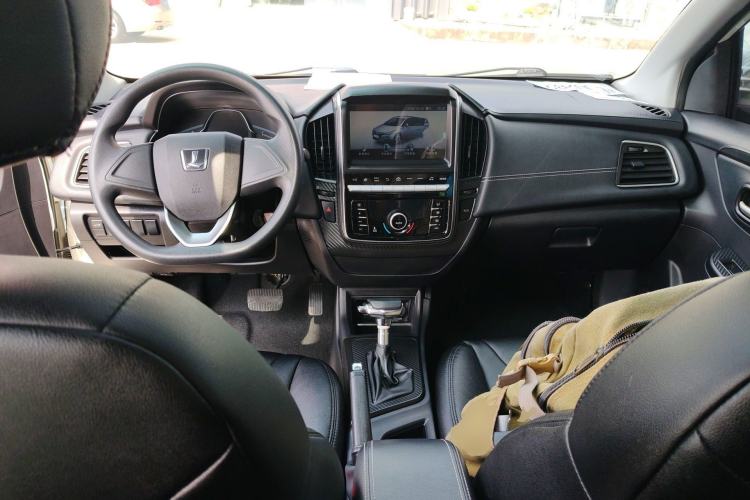 Used Luxgen S3 2016 1.6L CVT Deluxe Model with Sunroof Center Console