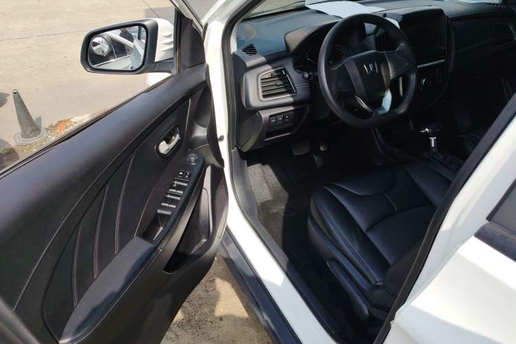Used Luxgen S3 2016 1.6L CVT Deluxe Model with Sunroof Driver Seat