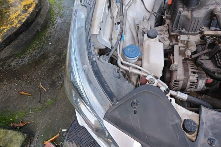 Used Luxgen S3 2016 1.6L CVT Flagship Edition Engine Bay Right