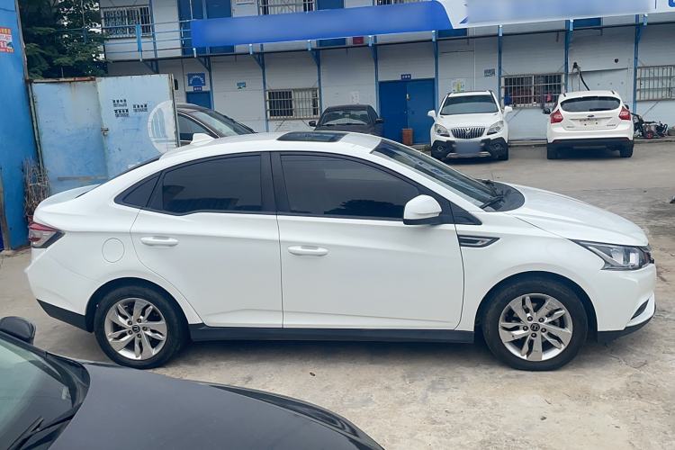 Used Luxgen S3 2016 1.6L CVT Deluxe Model with Sunroof Exterior 2