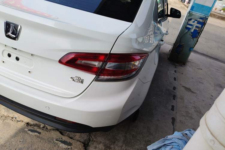 Used Luxgen S3 2016 1.6L CVT Deluxe Model with Sunroof Exterior 3