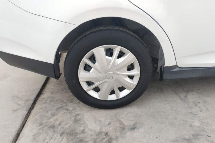 Used Luxgen S3 2016 1.6L Manual Smart Edition Exterior 5