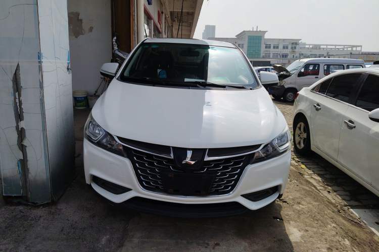 Used Luxgen S3 2016 1.6L CVT Deluxe Model with Sunroof Front