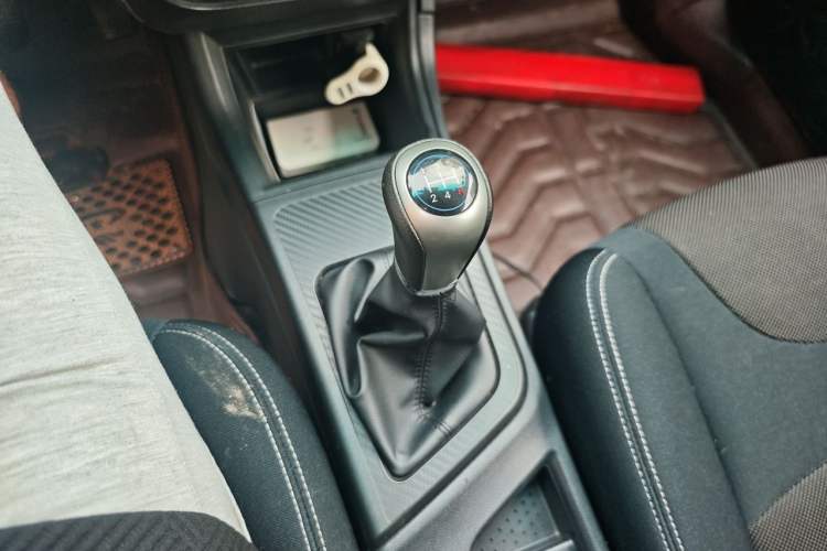 Used Luxgen S3 2016 1.6L Manual Smart Edition Gear Lever