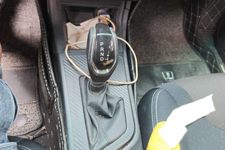 Used Luxgen S3 2016 1.6L CVT Deluxe Model with Sunroof Gear Lever