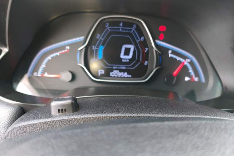Used Luxgen S3 2016 1.6L CVT Deluxe Model with Sunroof Instrument Cluster