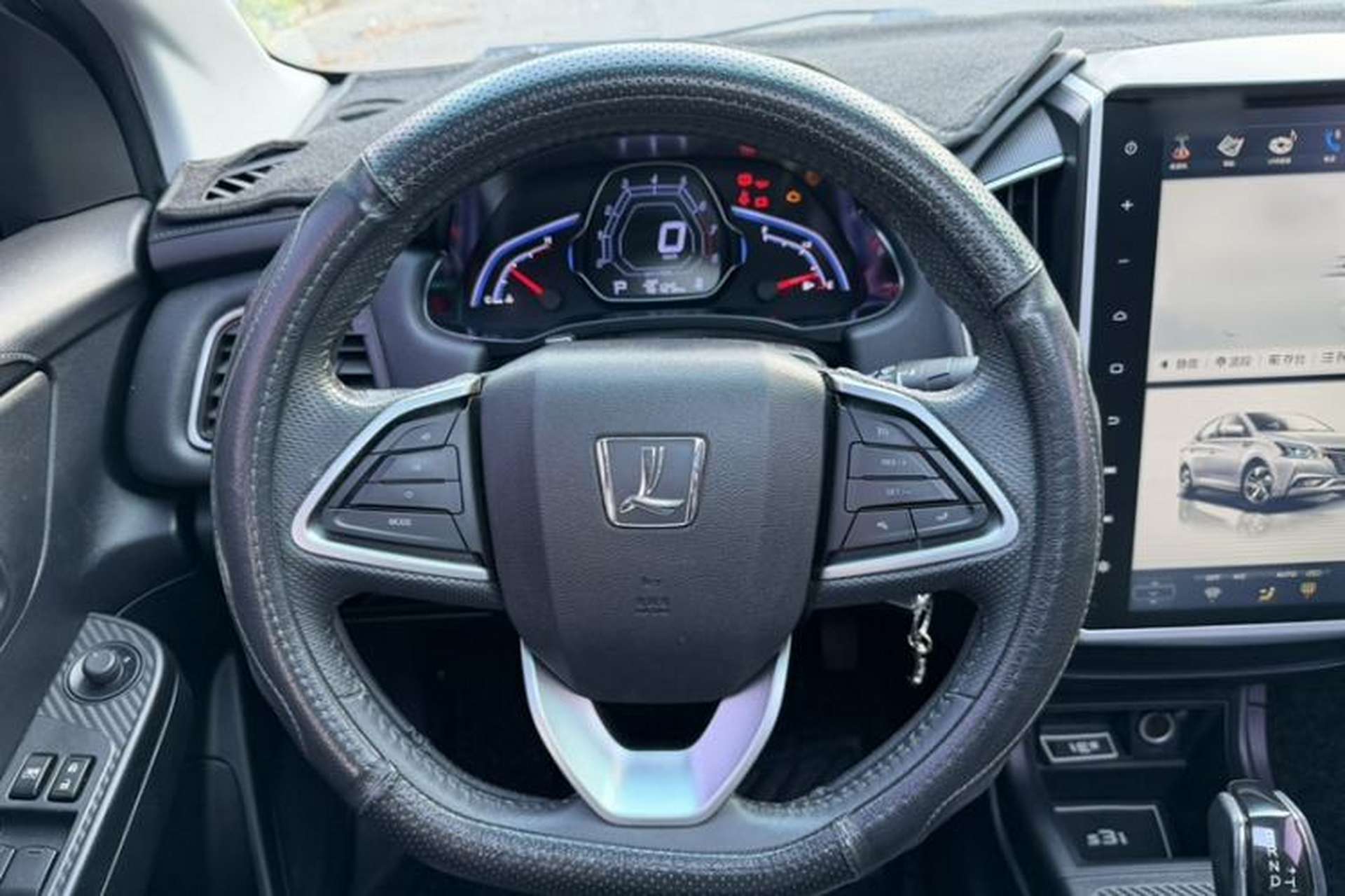 Used Luxgen S3 2016 1.6L CVT Flagship Edition Interior 3