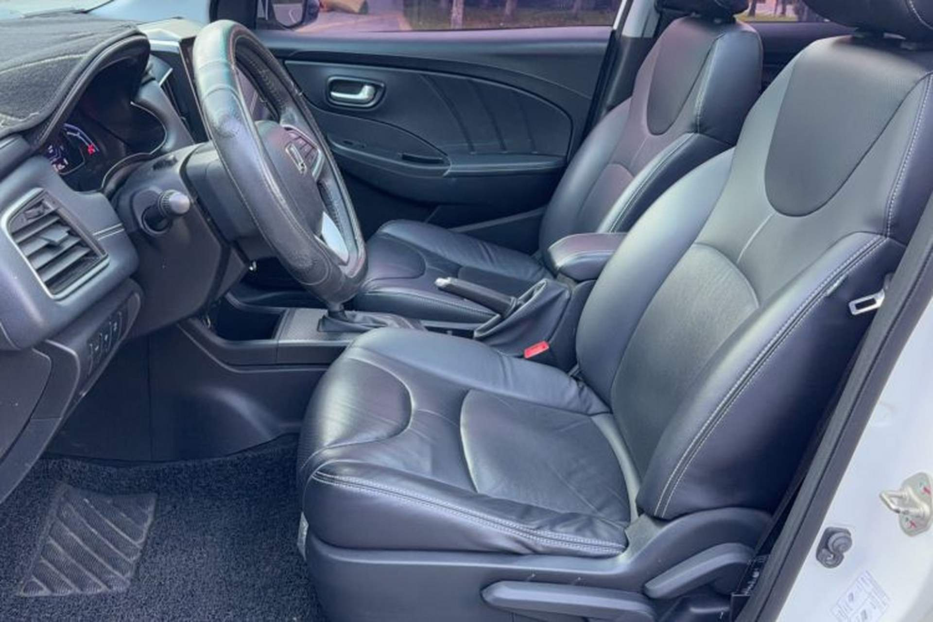 Used Luxgen S3 2016 1.6L CVT Flagship Edition Left Front Seat