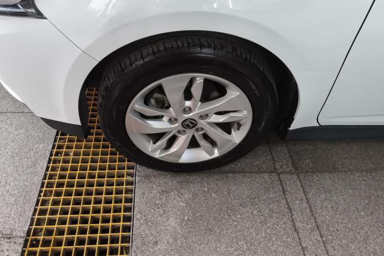 Used Luxgen S3 2016 1.6L CVT Smart Enjoyment Model Left Front Wheel Hub