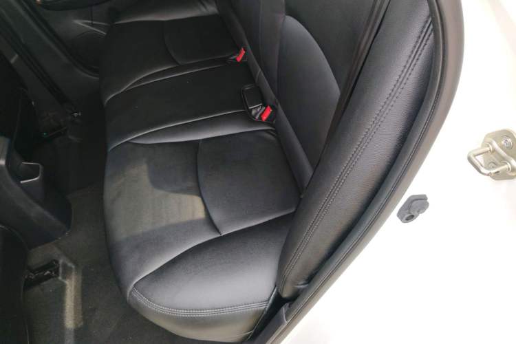 Used Luxgen S3 2016 1.6L CVT Deluxe Model with Sunroof Left Rear Seat