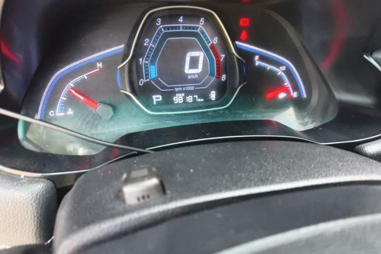 Used Luxgen S3 2016 1.6L CVT Smart Enjoyment Model Odometer Close Up