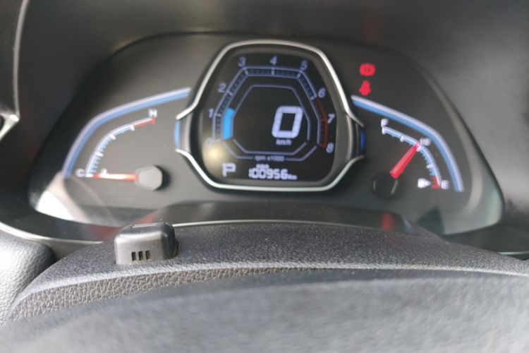 Used Luxgen S3 2016 1.6L CVT Deluxe Model with Sunroof Odometer Close Up