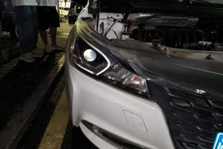 Used Luxgen S3 2016 1.6L CVT Flagship Edition Right Front Headlight