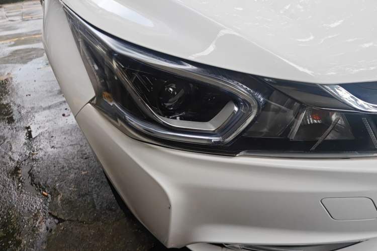 Used Luxgen S3 2016 1.6L CVT Flagship Edition Right Front Headlight