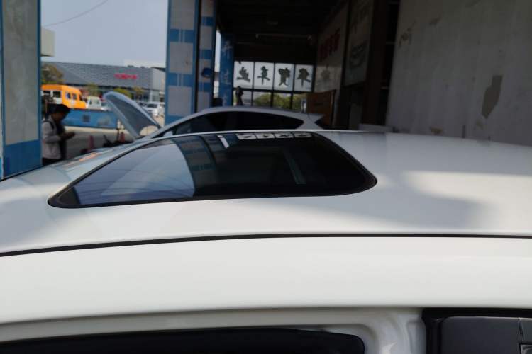 Used Luxgen S3 2016 1.6L CVT Deluxe Model with Sunroof Roof