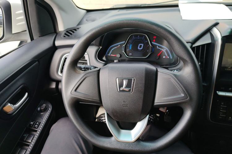 Used Luxgen S3 2016 1.6L CVT Deluxe Model with Sunroof Steering Wheel