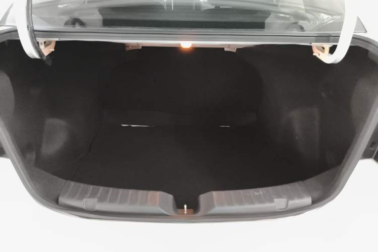 Used Luxgen S3 2016 1.6L CVT Smart Enjoyment Model Trunk