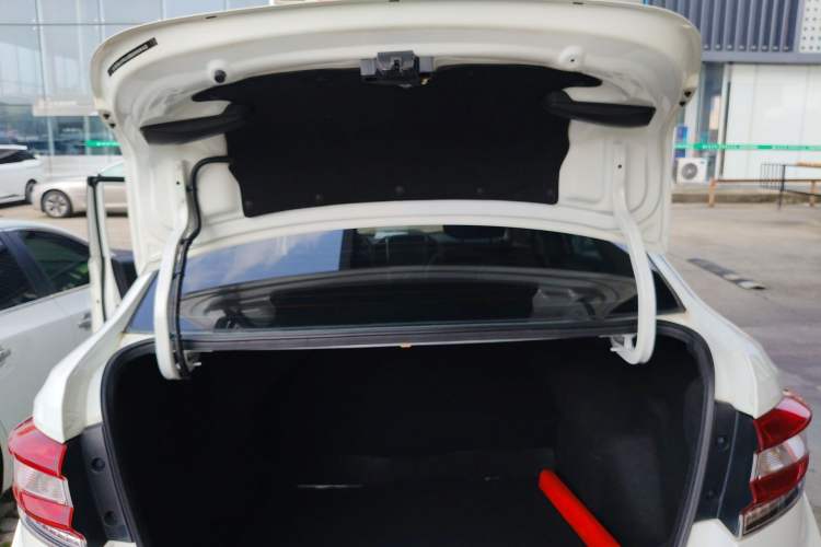 Used Luxgen S3 2016 1.6L CVT Deluxe Model with Sunroof Trunk