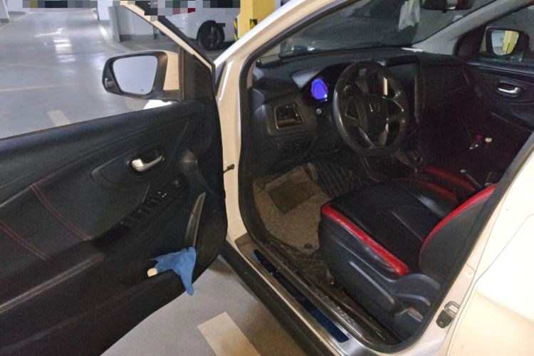 Used Luxgen U5 SUV 2017 1.6L CVT Jazz Edition Interior 3