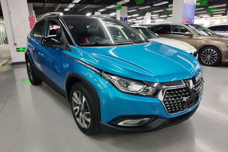 Used Luxgen U5 SUV 2017 1.6L CVT Flagship Edition Front Right 45 Deg