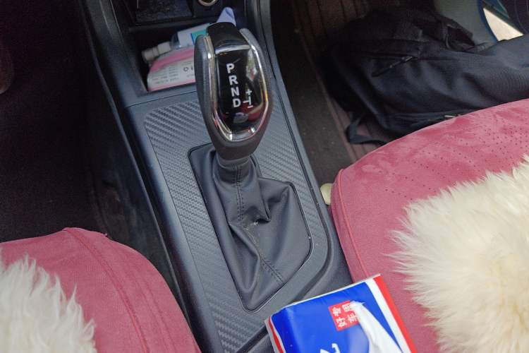 Used Luxgen U5 SUV 2017 1.6L CVT Prestige Edition Gear Lever