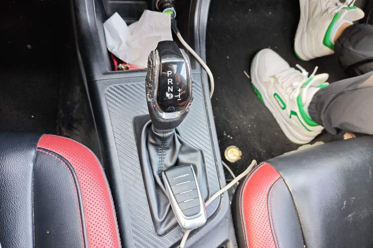 Used Luxgen U5 SUV 2017 1.6L CVT Jazz Edition Gear Lever