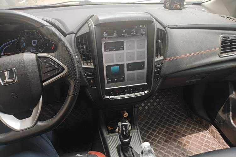 Used Luxgen U5 SUV 2017 1.6L CVT Jazz Edition Audio And AC Panel