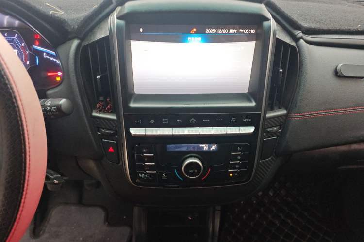 Used Luxgen U5 SUV 2017 1.6L Manual Knight Edition Audio And AC Panel