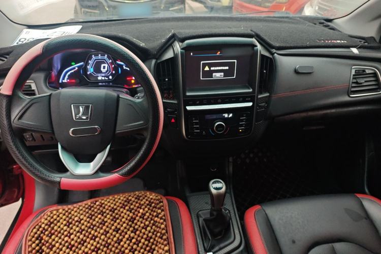 Used Luxgen U5 SUV 2017 1.6L Manual Knight Edition Center Console