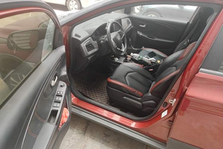 Used Luxgen U5 SUV 2017 1.6L CVT Jazz Edition Driver Seat