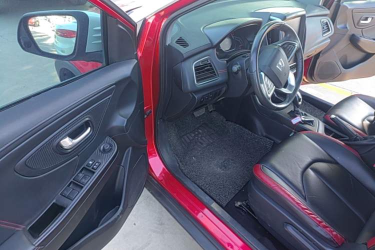 Used Luxgen U5 SUV 2017 1.6L CVT Jazz Edition Driver Seat