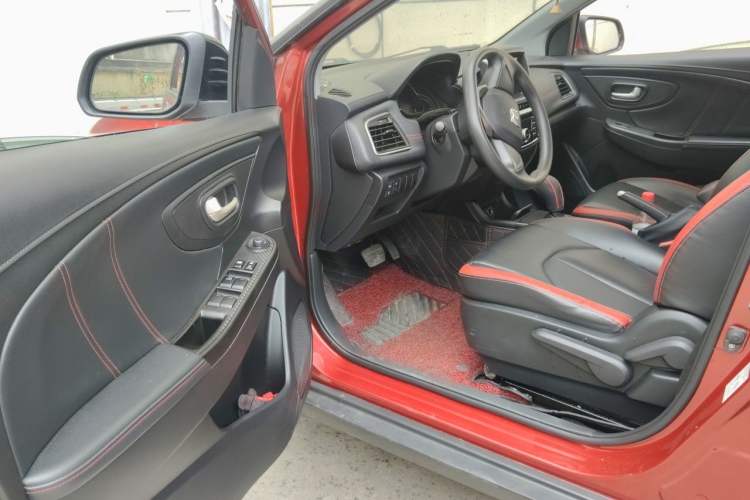 Used Luxgen U5 SUV 2017 1.6L CVT Knight Edition Driver Seat