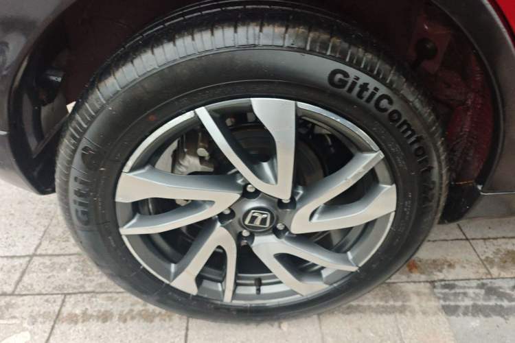 Used Luxgen U5 SUV 2017 1.6L Manual Knight Edition Exterior 4