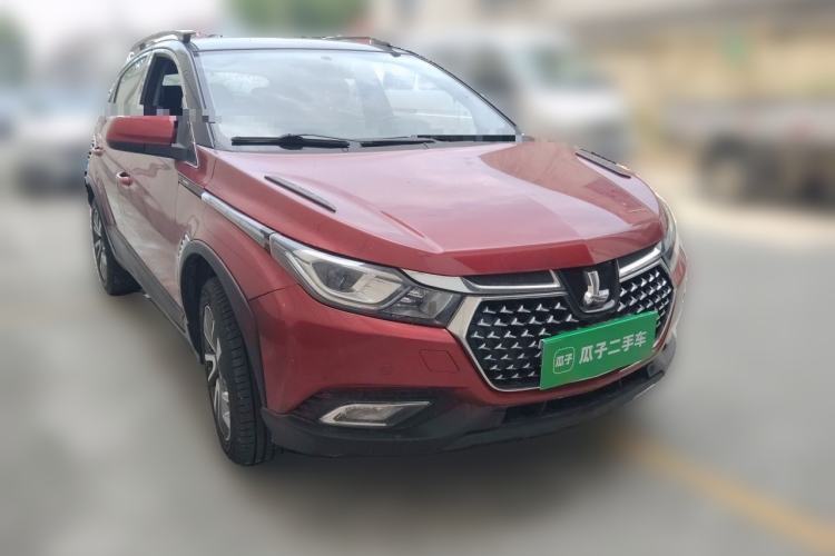 Used Luxgen U5 SUV 2017 1.6L CVT Knight Edition Front Right 45 Deg