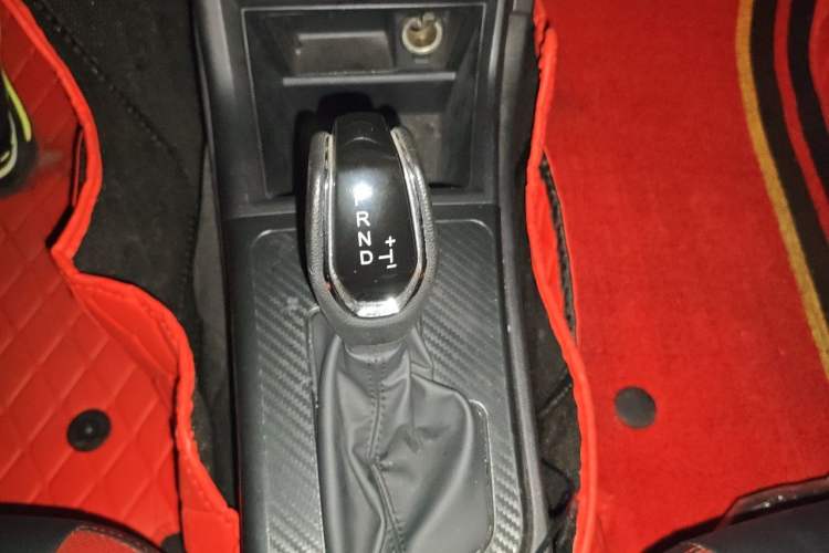 Used Luxgen U5 SUV 2017 1.6L CVT Prestige Edition Gear Lever