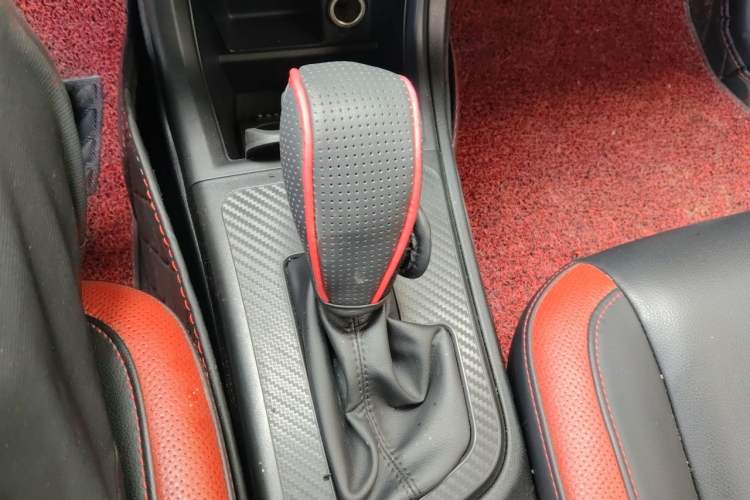 Used Luxgen U5 SUV 2017 1.6L CVT Knight Edition Gear Lever