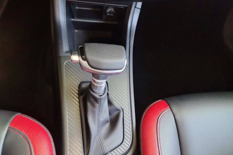 Used Luxgen U5 SUV 2017 1.6L CVT Knight Edition Gear Lever