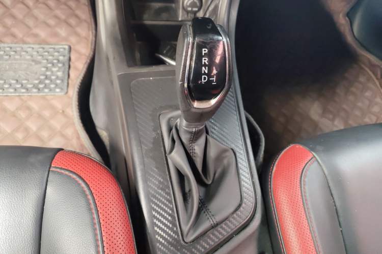 Used Luxgen U5 SUV 2017 1.6L CVT Prestige Edition Gear Lever