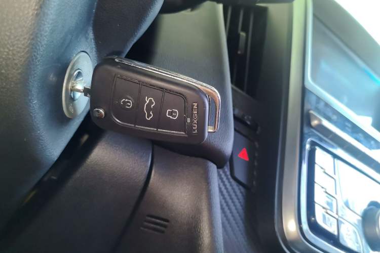 Used Luxgen U5 SUV 2017 1.6L CVT Knight Edition Interior 1