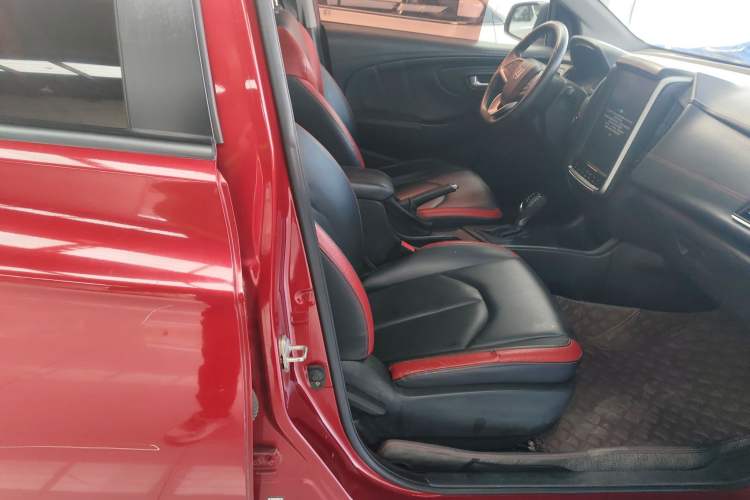 Used Luxgen U5 SUV 2017 1.6L CVT Prestige Edition Right Front Seat