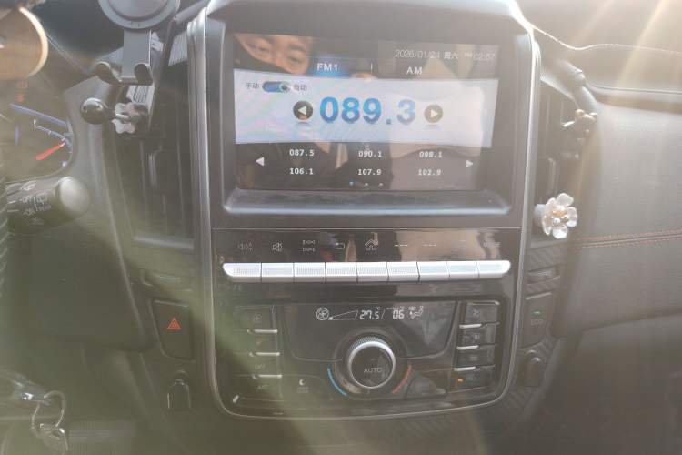 Used Luxgen U5 SUV 2017 1.6L CVT Knight Edition Audio And AC Panel