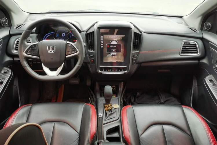 Used Luxgen U5 SUV 2017 1.6L CVT Jazz Edition Center Console
