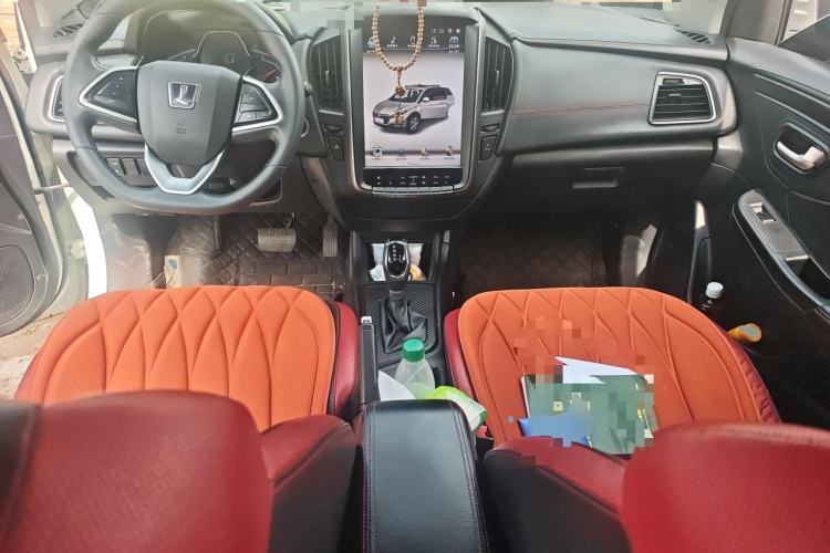 Used Luxgen U5 SUV 2017 1.6L CVT Jazz Edition Center Console