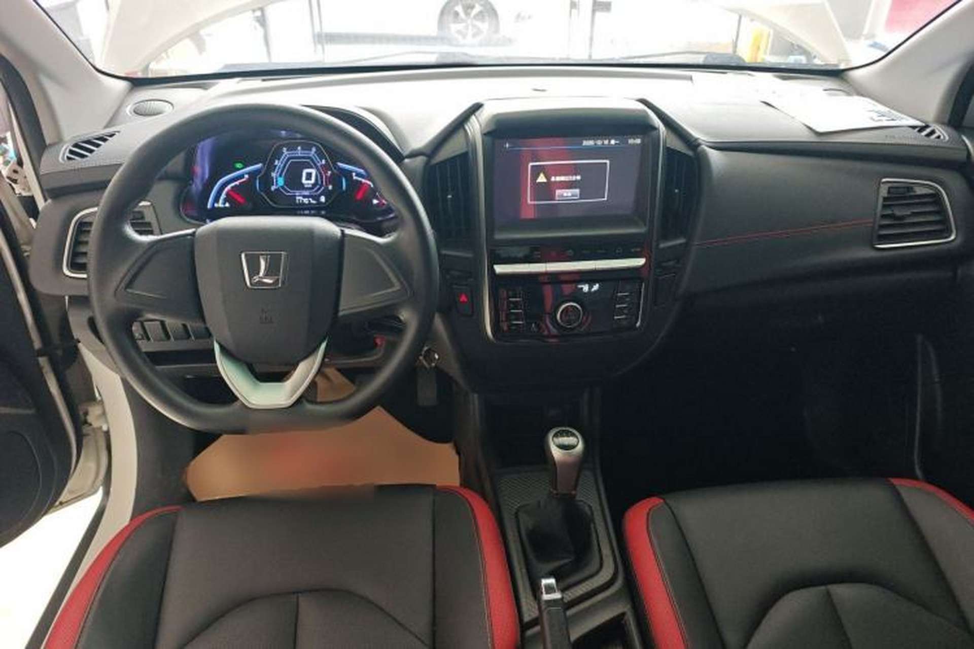 Used Luxgen U5 SUV 2017 1.6L Manual Knight Edition Center Console