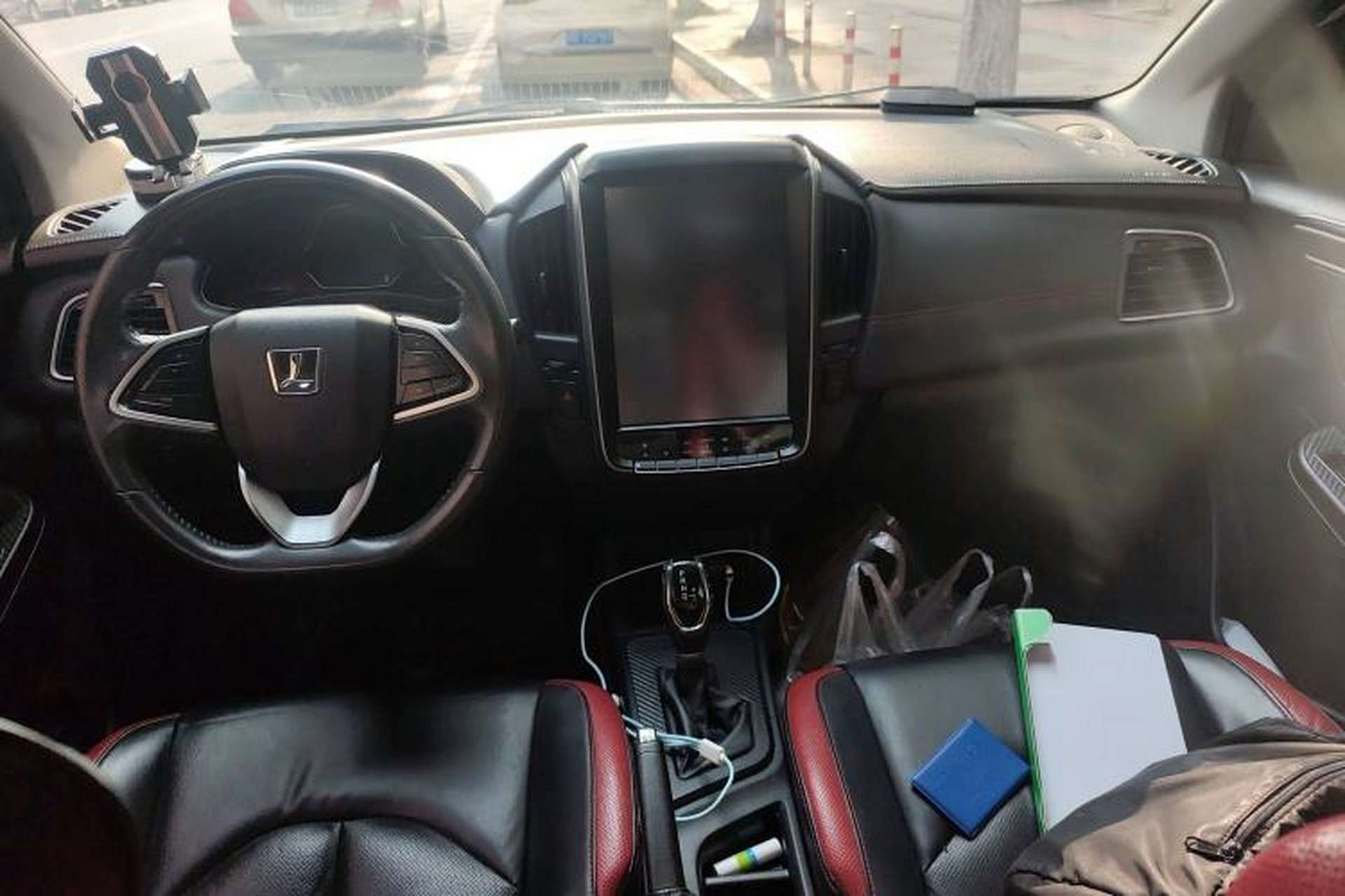 Used Luxgen U5 SUV 2017 1.6L CVT Jazz Edition Center Console