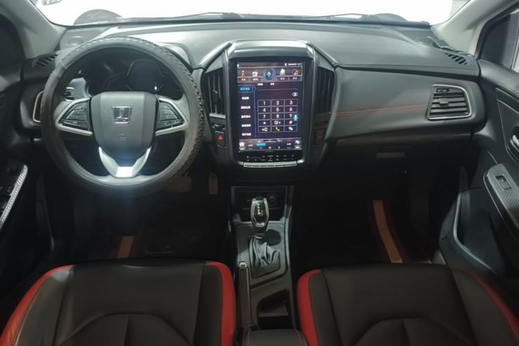 Used Luxgen U5 SUV 2017 1.6L CVT Flagship Edition Center Console