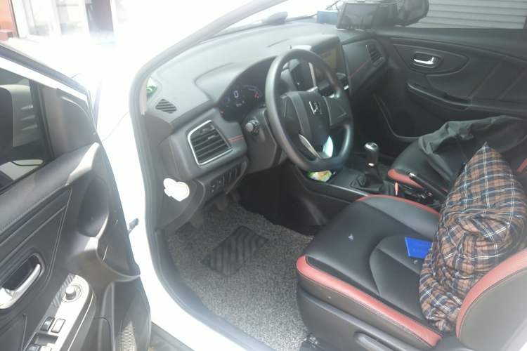 Used Luxgen U5 SUV 2017 1.6L Manual Knight Edition Driver Seat