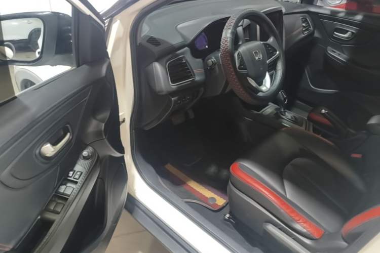 Used Luxgen U5 SUV 2017 1.6L CVT Flagship Edition Driver Seat